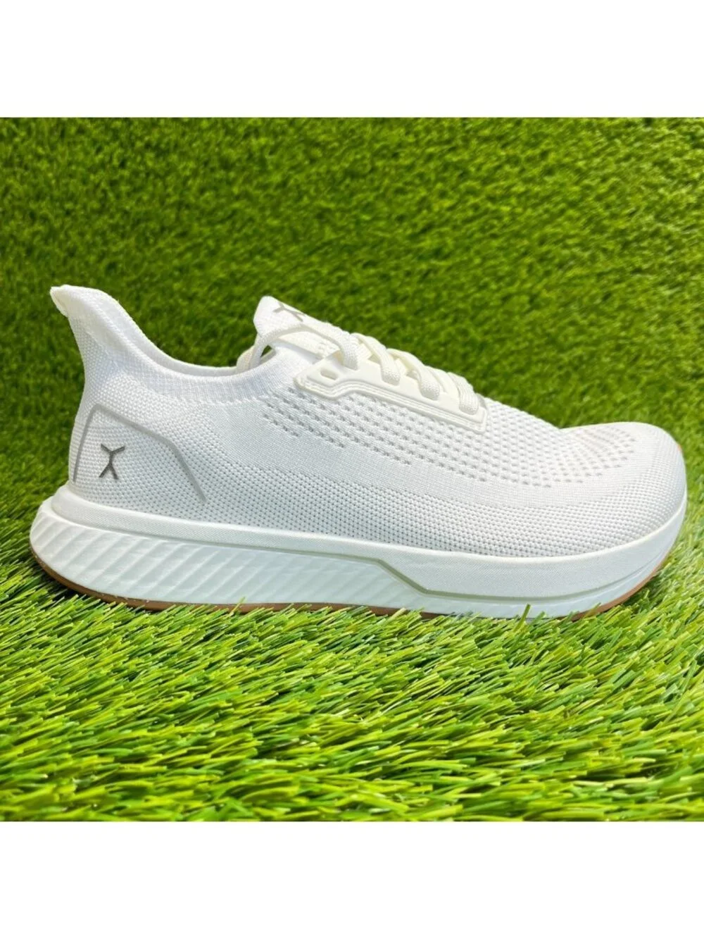 Flux Adapt Runner White Gum Womens Size 7.5 Running Athletic Walking Knit Shoes